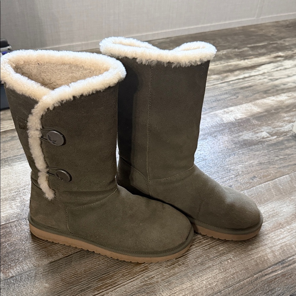 Koolaburra by UGG Green Shearling Boots